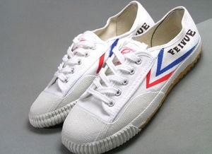 国产名牌鞋评测视频大全,全方位解析热门鞋款性能与品质-第3张图片-黄色漫画在线