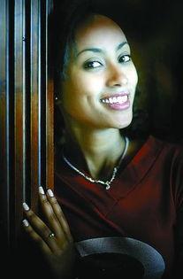 国产黑玫瑰美女图片视频,惊艳亮相，美艳视频图片集锦-第1张图片-黄色漫画在线