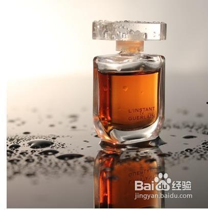 国产香水作假事件视频,揭秘香氛市场的暗流涌动-第1张图片-黄色漫画在线